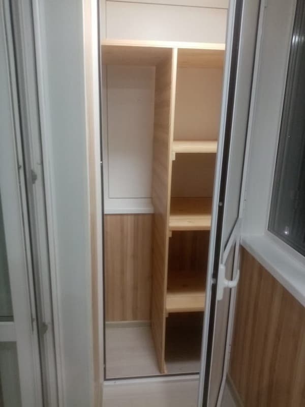 Шкаф в цвет отделки лоджии